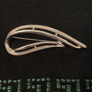 Sarah Coventry | Vintage Silver-Tone Brooch Pin
